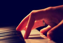 B体育：B席晒葡萄牙百场纪念球衣：无比自豪和开心，感谢球迷的支持.